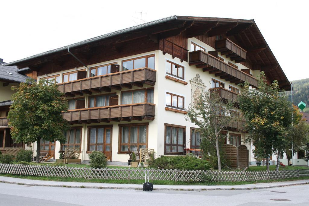 Altenmarkter Hof 알텐막팀퐁와 외부 사진